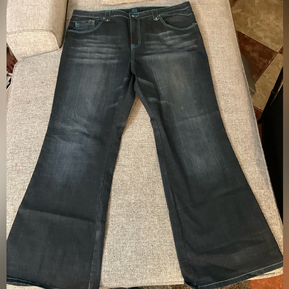 Crest men’s vintage 2000s Dark washed Jeans with blue stitching size 23/24